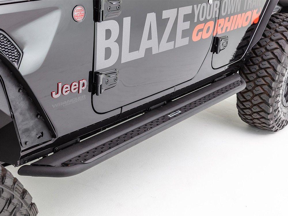 Go Rhino Dominator Xtreme DSS Side Steps
